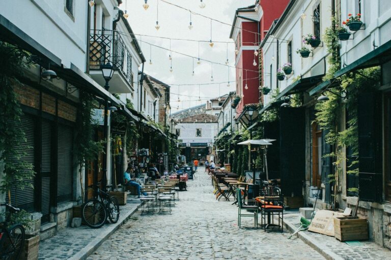 Rruga me kalldrëm e Pazarit të Vjetër në Korçë