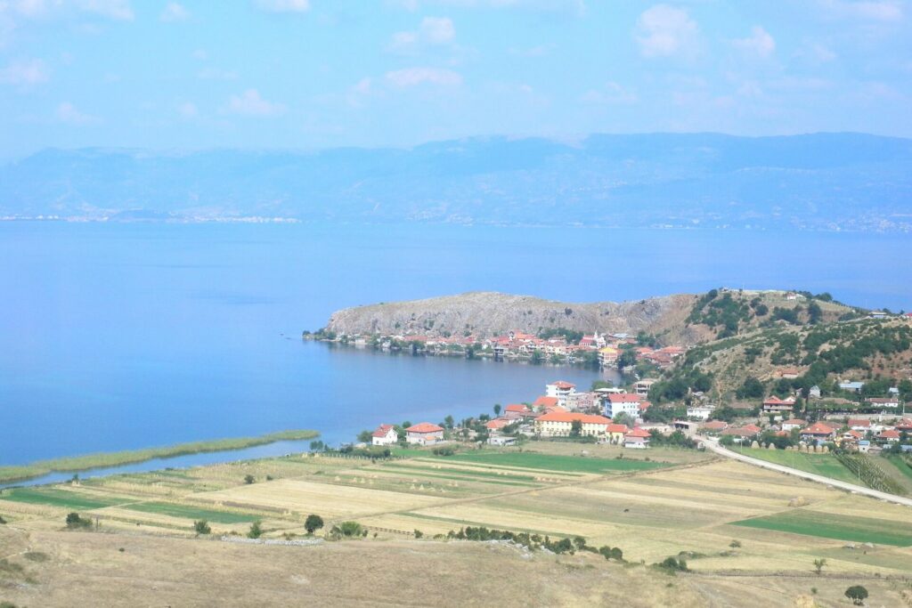Fshati Lin në bregun e Liqenit të Ohrit