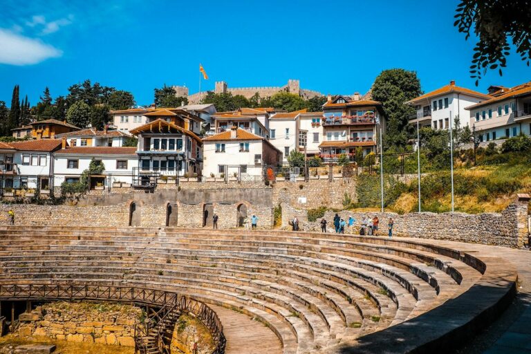 Teatri antik në qytetin e vjetër të Ohrit