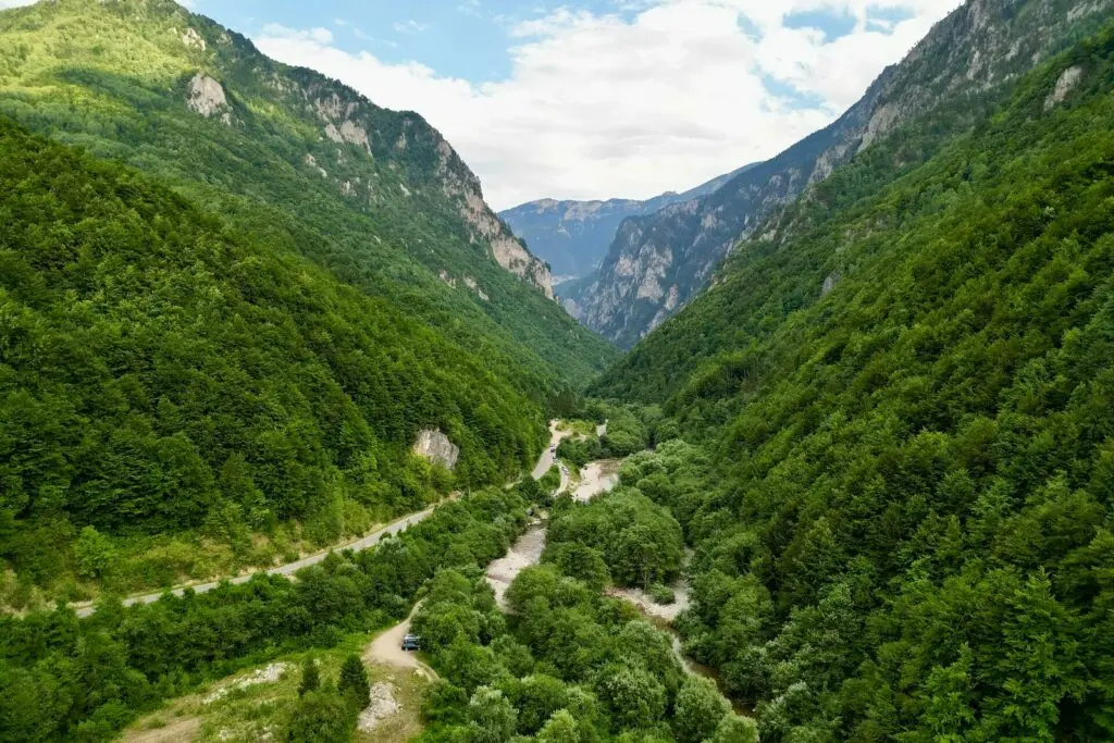 La gola di Rugova vicino a Peja, vista dall'alto