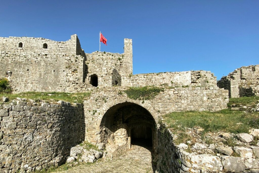 Muret dhe porta e Kalasë së Rozafës në Shkodër
